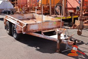 2006 Custom Made Trailer White, Tandem Reg #: 1UCR498, Expiry: 9/07/2027 VIN: 6TJMAJJ0R16E006024 Features: Spare Tyre, Pipe Racking On Side With Latch, Rack On Draw Bar, Gas Bottle Holder, 7 Pin Flat Connection, Simol Trailer Jack, Pintel Hitch, Trailer Brakes. (*WP#4869*) Condition: **No Compliance Plate, Rust On Trailer, Minor Dents On Wheel Arches.** Panel: FAIR, Paint: POOR, Tyres: FAIR, Overall Condition: FAIR