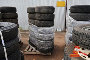 79 · APPROX 15 TRYES OF VARIOUS SIZES AND BRANDS, POSS INCLUDES RIMS, SOME INCLUDE; BRIDGESTONE 265/65R17 AND OTHERS ON A PALLET