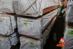 126 · 130 x 020 DECKING JARRAH FEATURE APPROX 399 LM RANDOM (PACK NO - 310000518) TRANSPORT DIMS L5.6mt x 500mm x 500mm LENGTHS