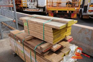 Bundle Of 40 Mm X 230 Mm X 900 Mm Scaffold Treads Approximately 25 Pieces