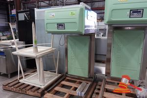 112 · 1 X 2017 BURLODGE B-POD CARBON- TECH BASE STATION STAINLESS STEEL/ LIGHT GREEN, MODEL: BLP1A.380.0015, SN: BLC141344, APPROX 1.8M HEIGHT, NO POWER PLUG, ON TRANSPORT PALLET (UNTESTED)