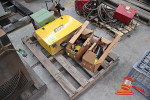 1 X Sandvik Coromant Cutting Tool Holder, P/N 820360172r2, 1 X Welding Industries Of Australia : W39-0 Kvh Welding Feeder, 1 X Lincoln Electric Wire Feeder, Model: Ln21, (Untested), On Pallet