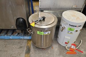 Stainless Steel Tandori Oven, Single Burner, Lpgas Connection, Mobile, Approx Diam 500mm X H530mm. Fair Condition. Untested