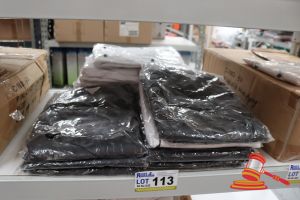113 · BUNDLE OF ASSORTED WHITE AND BLACK CHEFS JACKETS, SIZES: XL & 3XL