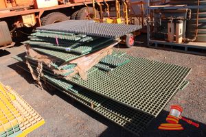 41 · 1 PALLET OF PLASTIC GRID FLOORING VARIOUS SIZES AND QUANTITIES