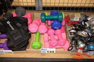 134 · TRAY OF ASSORTED HAND WEIGHTS
