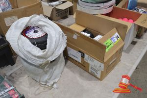 24 · 1 X AIR HYDRAULIC JACK, 4 X EASYROLL PNEUMATIC WHEEL
