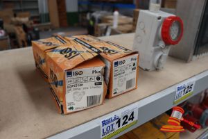 2x Boxes Of 10a 250vac 50hz Plugs