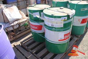 81 · 2X CASTROL PREMIUM COOL PLUS 50 ENGINE COOLANT 205L