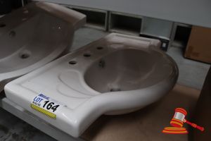 CERAMIC BATHROOM SINK, APPROX W760mm