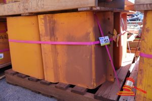 153 · MULTOTEC BEAM LINERS, 400X400X540, INCLUDES:APPROX 8 X LINER SQUARE BOTTOM DECK, YELLOW, DIMENSIONS: 1.2M X 1.2M X 700MM ON PALLET, WEIGHT: 300KG PER BUNDLE, MULTOTEC PART NO: 292656 (USED, SOME MARKS), (B9218372)