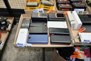 102 · 10 X PORTABLE POWER BANKS, VARIOUS BRANDS AND POWER . INCLUDING: CYGNETT, UNTESTED (SOME MARKS)