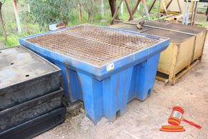 17 · 1 X PLASTIC BUND WITH METAL GRATE. BLUE. APPROX 1750 X 1350 X H250MM