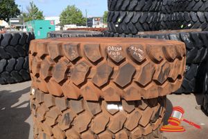 28 · 1x ETDT TECHKING 21.00 R35 TYRE SERIAL# DA12306502133D. (S44# 3027, DISP 25552, DR# 612681)