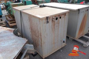 67 · 1 X FABRICATED STEEL SEPARATOR TANK, 2 COMPARTMENT, WITH BAFFLE AND FLOAT,APPROX 2200 MM L X 800 MM W X 1000 H MM HEAVY RUST STAINING, ON TIMBER SKIDS