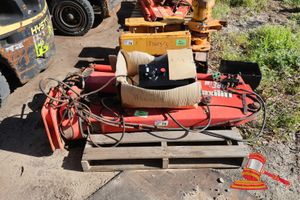 75 · 1 X MAXILIFT HYDRAULIC CRANE, MODEL; 380, COMES WITH CONTROL MODULE, FILTER UNIT, GREASE, APPROX; 3M TOTAL LENGTH, SOME MARKS/RUST, ON A PALLET