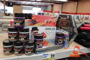 39 · BUNDLE OF TOYS INCLUDING: 1x BACKGAMMON GAME, 1x ABALONE GAME, 1x NUMERAL ASSEMBLE, 1x CHINESE CHECKERS, 1x BIONIC EAR KIT, 1x CASTORLAND PUZZLE AND ASSORTED FACE PAINTS