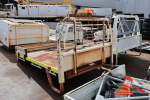 32 · WHITE UTE TRAY, APPROX; 2.6M L X 1.8M W X 1.6M H, SOME RUST/SCRATCHES, INCLUDES WORK LIGHT BAR, FOLD DOWN SIDES (INCOMPLETE)