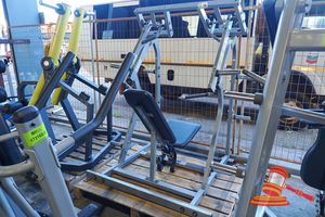 18 · 1 X HAMMER STRENGTH ISO-LATERAL SHOULDER PRESS, ON A PALLET (SOME MARKS)