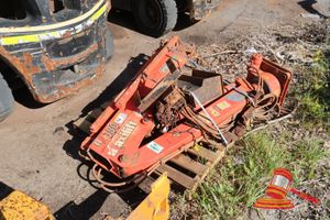 1 X Maxilift Hydraulic Crane, Type; 380.4 H, Sn:20759, Approx 3m Total Length Closed, Max Capacity; 5280 Pounds, (Some Wear / Rust), On A Pallet