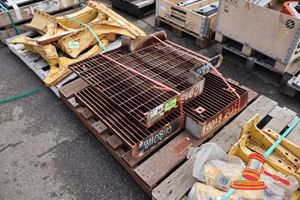 84 · 2X HITACHI EX5500-6 STEP COMPONENTS, P/N: 8110890, APPROX; 900MM L X 980MM W X 90MM H, SOME MARKS/RUST, ON A PALLET