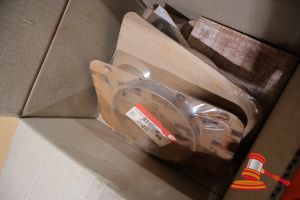 1 X Box, Cummins Parts, Includes: Cummins P/N:3082132 Gasket Cover Plate, Cummins P/N:3641133 Clamp T Bolt, Cummins P/N:3641127 Clamp T Bolt, Various Others (Poss Unused, Boxed) (S44#4974631676, Dr#1771)
