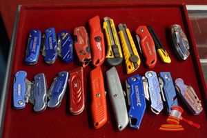 41 · 20 X ASSORTED UTILITY KNIVES
