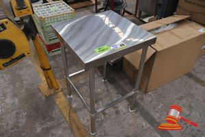 SIMPLY STAINLESS STAINLESS STEEL BENCH. FREESTANDING. 600MMW X 600MMD X 900MMH (806954)