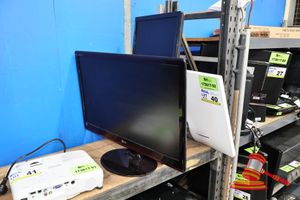40 · 3 X LCD COMPUTER MONITORS, ( 1 X 32 INCH, 2 X 27 INCH), SOME SCRATCHES/MARKS, UNTESTED, 1 WITH NO STAND (NO CABLES)