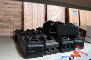 80 · BUNDLE OF 440V SWITCHES, UNTESTED