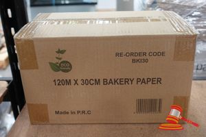 42 · BAKING PAPER (BOX OF 4 ROLLS)