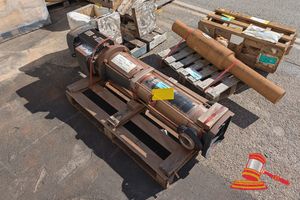 Hydraulic Pump Grundfos On A Pallet Approx Dimensions 270mm Long X 210mm Wide X 310mm Tall