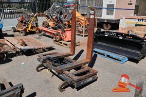39 · QUICK HITCH FORK CARRIAGE, CLASS 4, WITH 150F SIDESHIFT, 150 X 65 X 1220 LONG DROP FORKS MANFACTURED BY HS SAFETY