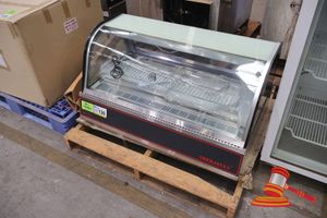 136 · BERJAYA COLD DISPLAY UNIT MODEL#DC311, 76 L STORAGE VOLUMER 220-240 V, 775 x 750 x 545mm