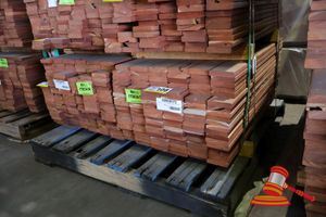 108 · PACK OF JARRAH DECKING FEATURE, 108 LM, 086 x 019, 9.82M2 WITH 9.5mm GAP (PACK NO: 320026172) TRANSPORT DIMS PACK SIZE L900 x W520 x H450,