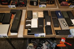 89 · 10 X ASSORTED PORTABLE POWER BANKS INCLUDING MARKED CYGNETT & HAUS. ASSORTED WATTAGE & VOLTAGE. UNTESTED