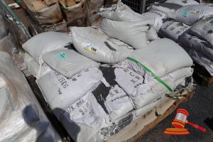 APPROX 25 X DAMAGED BAGS OF ABRASIVE MATERIALS, POSS SOME ARE LESS THAN 25KG DUE TO TEARS ON BAG, ON A PALLET ( NO REF)