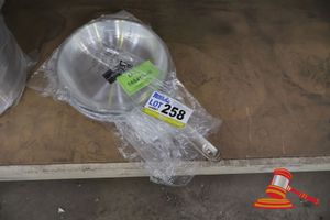 258 · 3 x FRY PAN ALUM 25CM