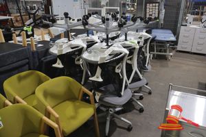 31 · APPROX 12 X ERGONOMIC OFFICE CHAIR, WHITE FRAME, BLACK MESH BACK, GREY FABRIC SEAT, WITH ADJUSTABLE ARMRESTS