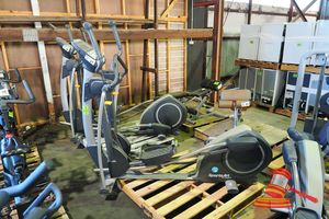 47 · 1 X SPORTSART FITNESS ELLIPTICAL CROSS TRAINER, MODEL: E822, CARDIOADVISOR, ACTIVZONE, ON A PALLET (UNTESTED)