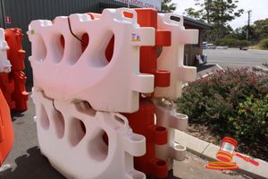 21 · 6 x Water Fill Barriers, Make: Alliance Mouldings, Model: Trafix2000, Approx Overall Dimensions: 2000mm x 900mm, including 4 x White and 2 x Orange