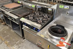 Blue Seal Gas Range Cooker, 4 Burner With Oven, Untested (Heavy Grease / Carbon Build Up) Approx L600 X W810 X H1100mm