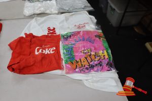 BUNDLE OF VINTAGE COCA-COLA MERCH