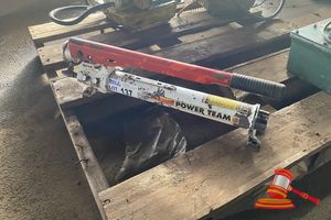 137 · POWERTEAM 10,000PSI HYDRAULIC HAND PUMP