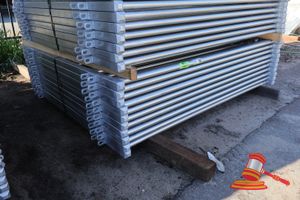 10 · 10 x 2.1M x 1.8M PORTABLE CATTLE PANELS & LOCKING PINS