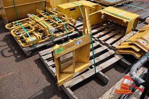 1 X Komatsu Upper Fender Assembly, Lh, Part No: 56d-54-12113 N, Suit Komatsu Hm300-1 Approx; 1.3m L X 510mm W, Some Marks/Rust, On A Pallet