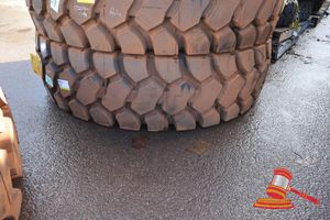 19 · 1x TECHKING ETDT 18.00R33 TYRE SERIAL# DA12301503065D. ( S44#3021, DISP25543, DR# 1008 )