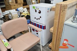 71 · 1 X WESTINGHOUSE REFRIGERATOR-FREEZER, MODEL: WTB2000WA-XAU, SN:72502154, UNTESTED (DECORATED AS SNOWMAN)