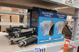 213 · BUNDLE WITH 4x DUST & DEBRIS COLLECTOR AND HAND SAWS