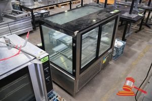 40 · 1 X COMMERCIAL REFRIGERATED DISPLAY CABINET, 2 SLIDING GLASS DOORS, MODEL: SS-120-2XB, POWER: 0.664KW, VOLTAGE: 240V/50HZ, UNTESTED (SOME MARKS, SCRATCHES)